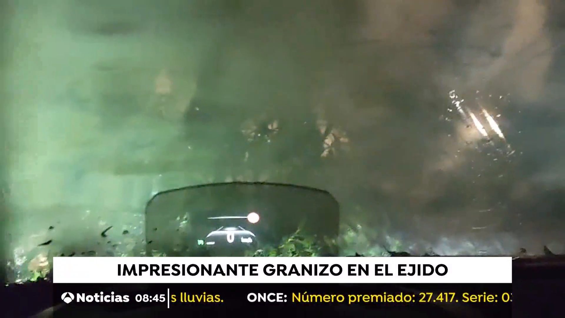 Un fuerte granizada destroza invernaderos y daña cientos de vehículos en El Ejido Un fuerte granizada destroza invernaderos y daña cientos de vehículos en El Ejido