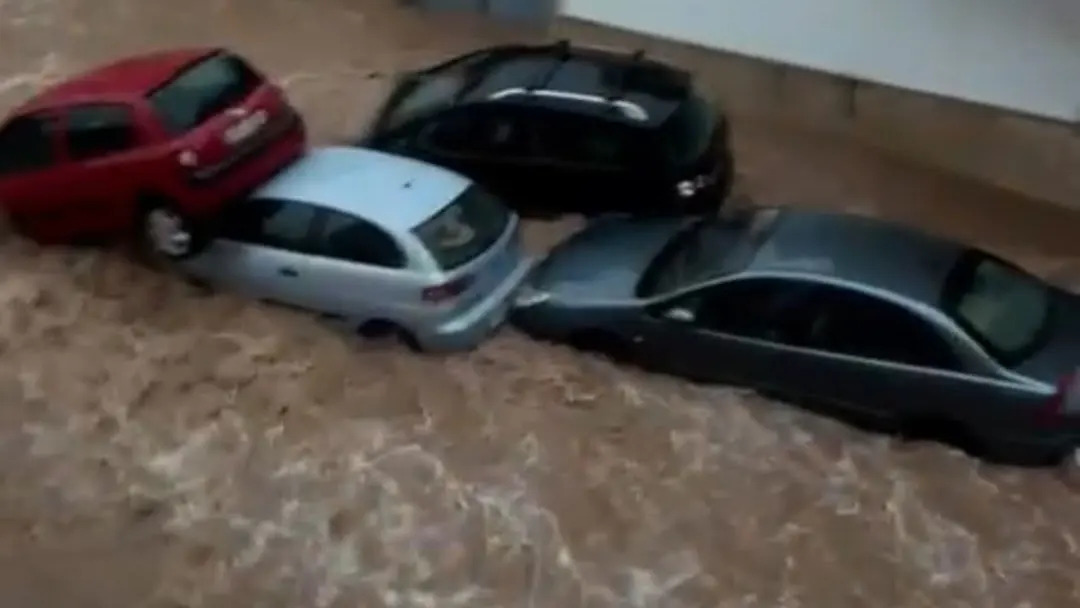 CALLE DE LLOMABI INUNDADA CALLE DE LLOMABI INUNDADA