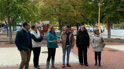 El Grupo Popular toma nota de las demandas vecinales del Campo de la Juventud .