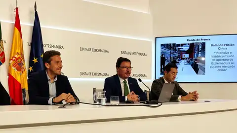 Una empresa china que recicla paneles solares y otra que fabrica bicis eléctricas estudian instalarse en Extremadura Una empresa china que recicla paneles solares y otra que fabrica bicis eléctricas estudian instalarse en Extremadura