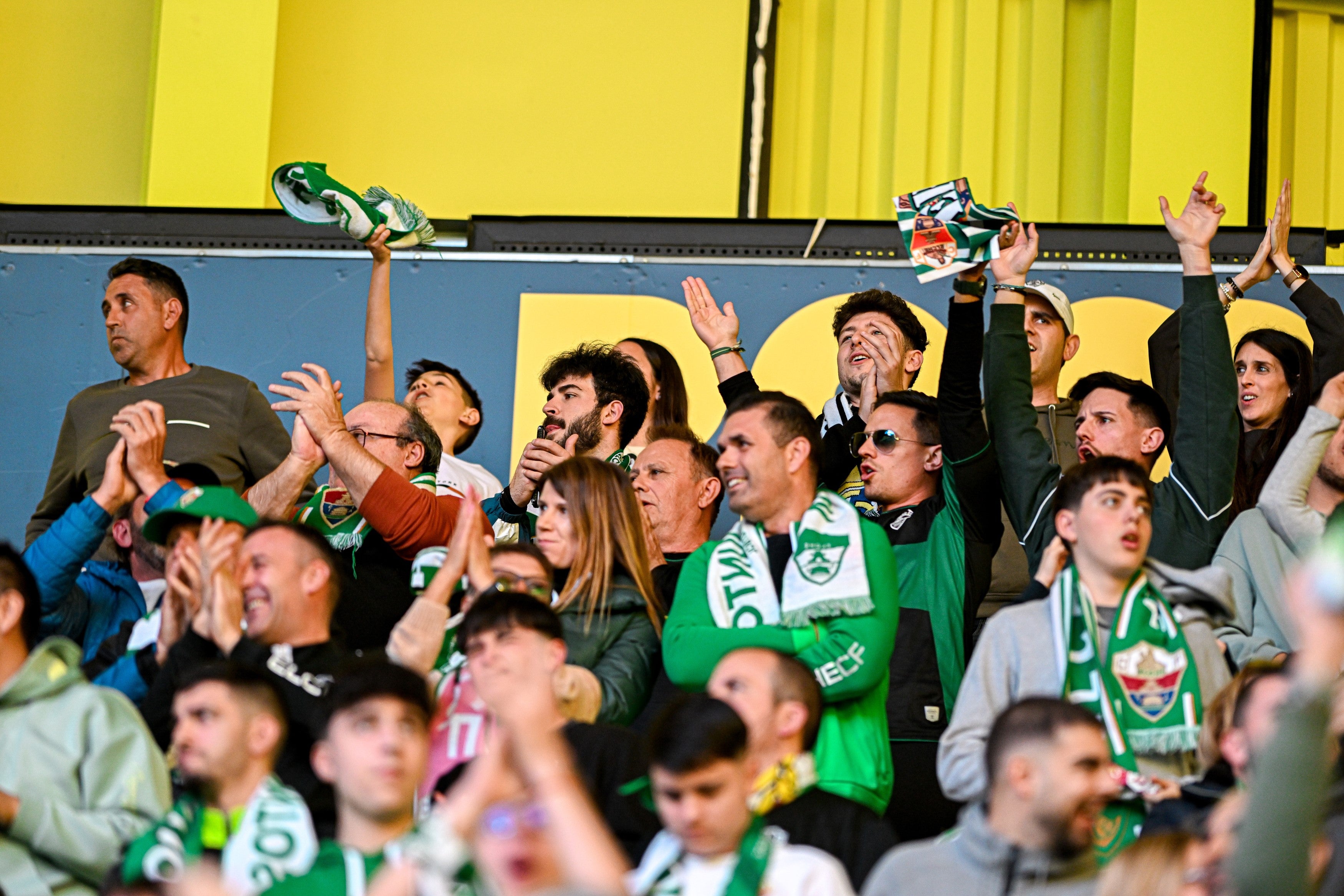 Condenan a dos años de prisión a un aficionado del Elche CF por agredir con un vaso de cristal a otro del Villarreal en 2018 Condenan a dos años de prisión a un aficionado del Elche CF por agredir con un vaso de cristal a otro del Villarreal en 2018