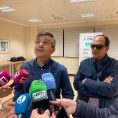 La ONCE organiza un 'paseo a ciegas' para periodistas en Toledo 