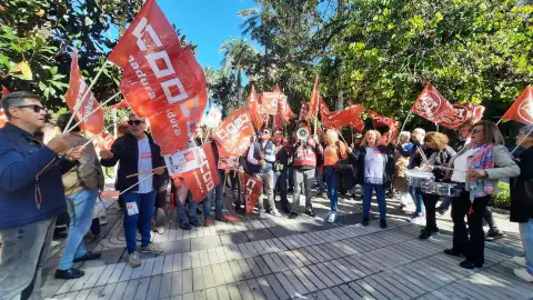 CCOO y UGT Extremadura reclaman la jubilación anticipada de los conductores del transporte de viajeros por "justicia" CCOO y UGT Extremadura reclaman la jubilación anticipada de los conductores del transporte de viajeros por "justicia"