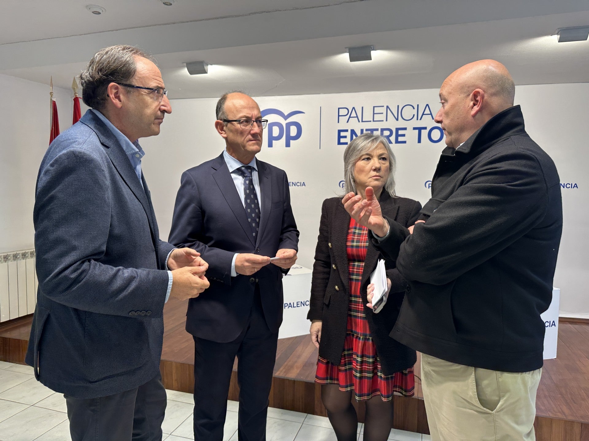 Los senadores del PP manifiestan su “rechazo rotundo” a la tasa de residuos que impone Sánchez y pagan los ciudadanos Los senadores del PP manifiestan su “rechazo rotundo” a la tasa de residuos que impone Sánchez y pagan los ciudadanos