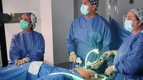 El equipo de ginecología del Hospital Vithas Málaga interviene con éxito una fístula vaginal compleja El equipo de ginecología del Hospital Vithas Málaga interviene con éxito una fístula vaginal compleja
