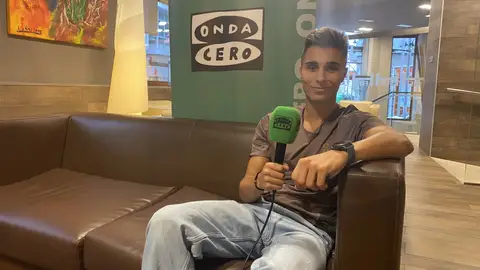 Pablo Otero, ganador de la media maraton de Pontevedra 2024 Encuentros Hotel Rías Bajas