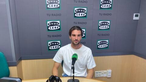 Miguel San Rom&aacute;n, en el estudio de Onda Cero Elche.