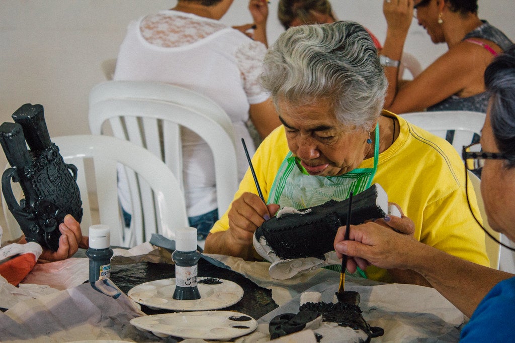 Talleres para mantener a nuestros mayores entretenidos y potenciando diferentes capacidades Talleres para mantener a nuestros mayores entretenidos y potenciando diferentes capacidades