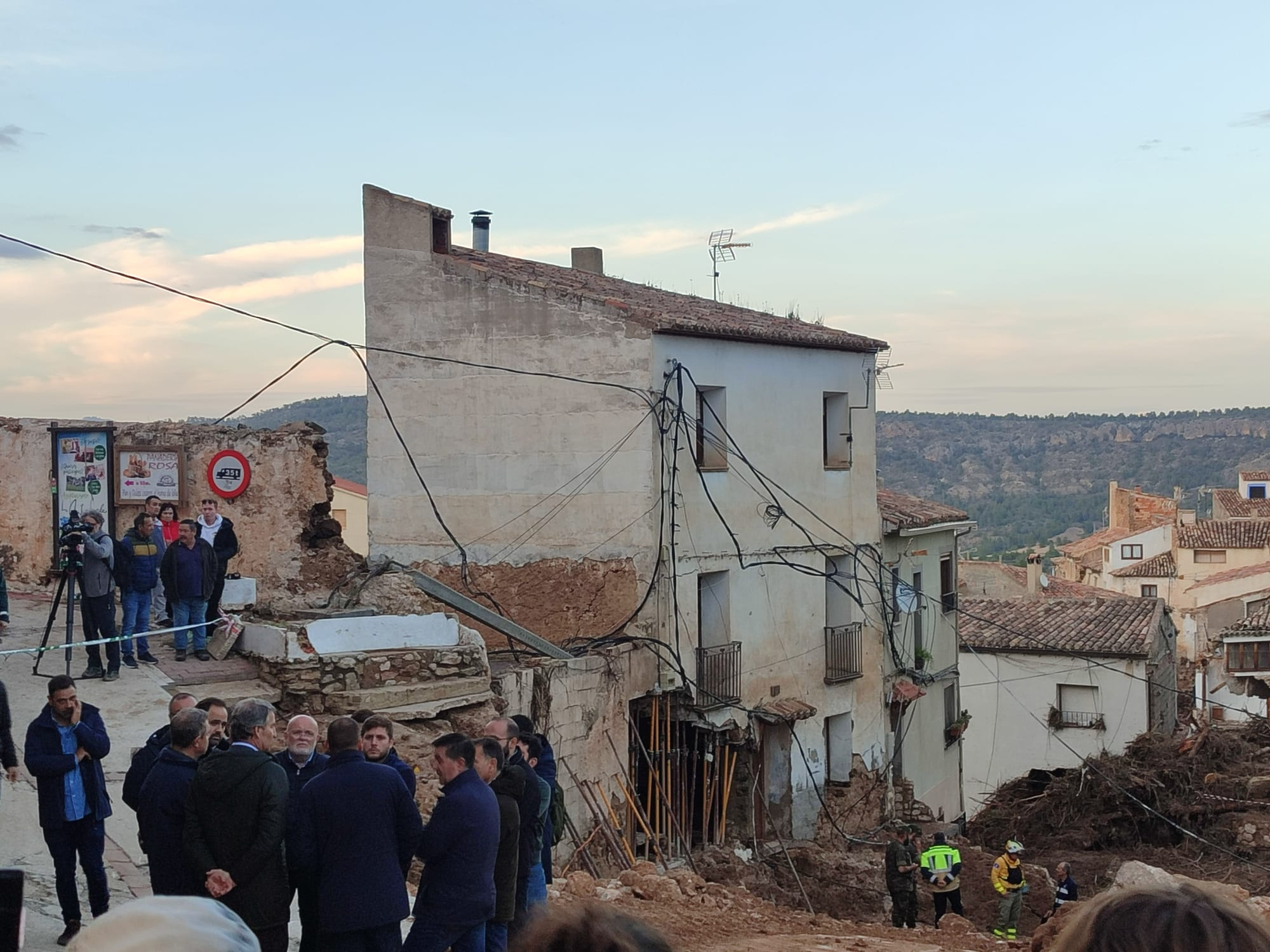 Feijoo ofrece desde Letur su "colaboración institucional " para lograr ayudas para la reconstrucción del municipio Feijoo ofrece desde Letur su "colaboración institucional " para lograr ayudas para la reconstrucción del municipio