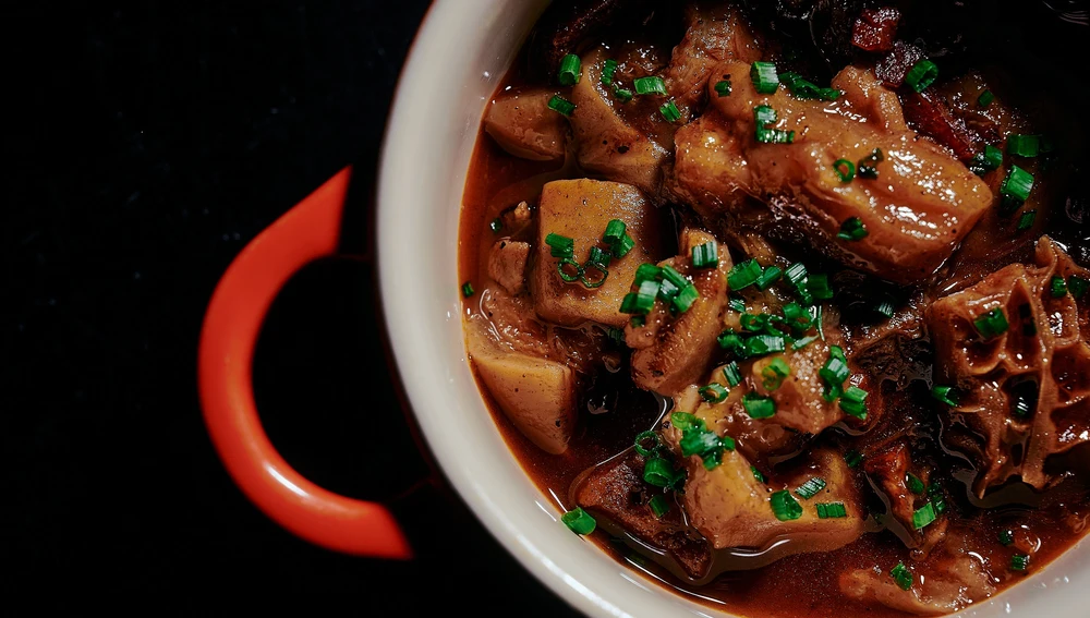 Guiso de callos, pata y morro. Guiso de callos, pata y morro.