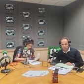 Silvia González y Juan Parejo en los estudios de Onda Cero