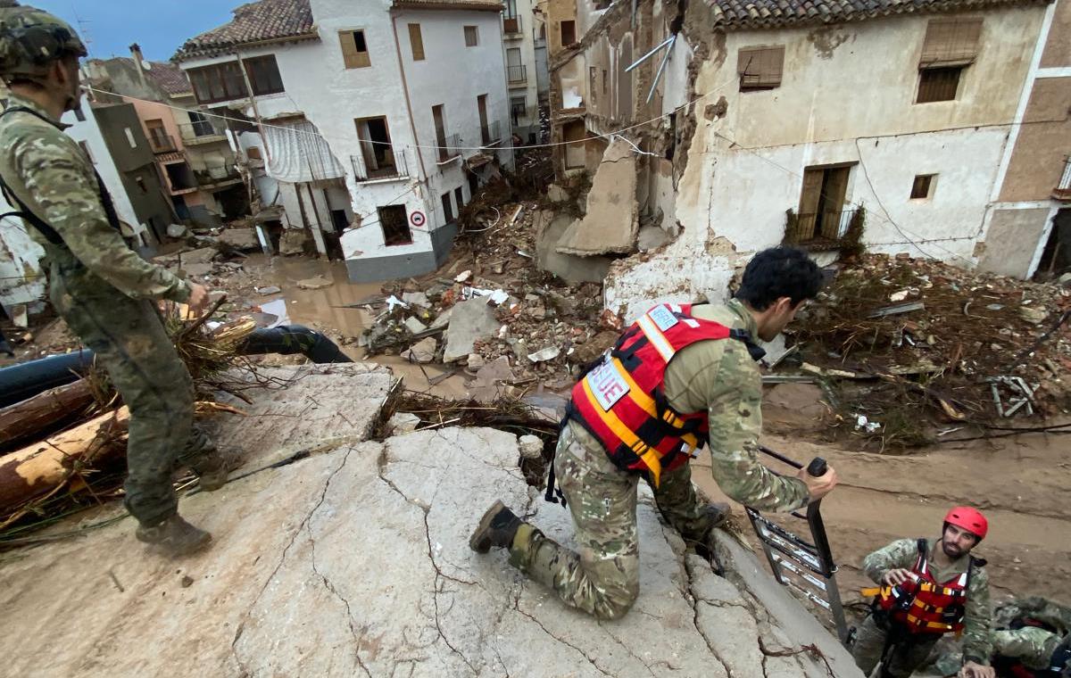 Militares del cuartel de Rabasa ayudan en la catástrofe de Letur Militares del cuartel de Rabasa ayudan en la catástrofe de Letur