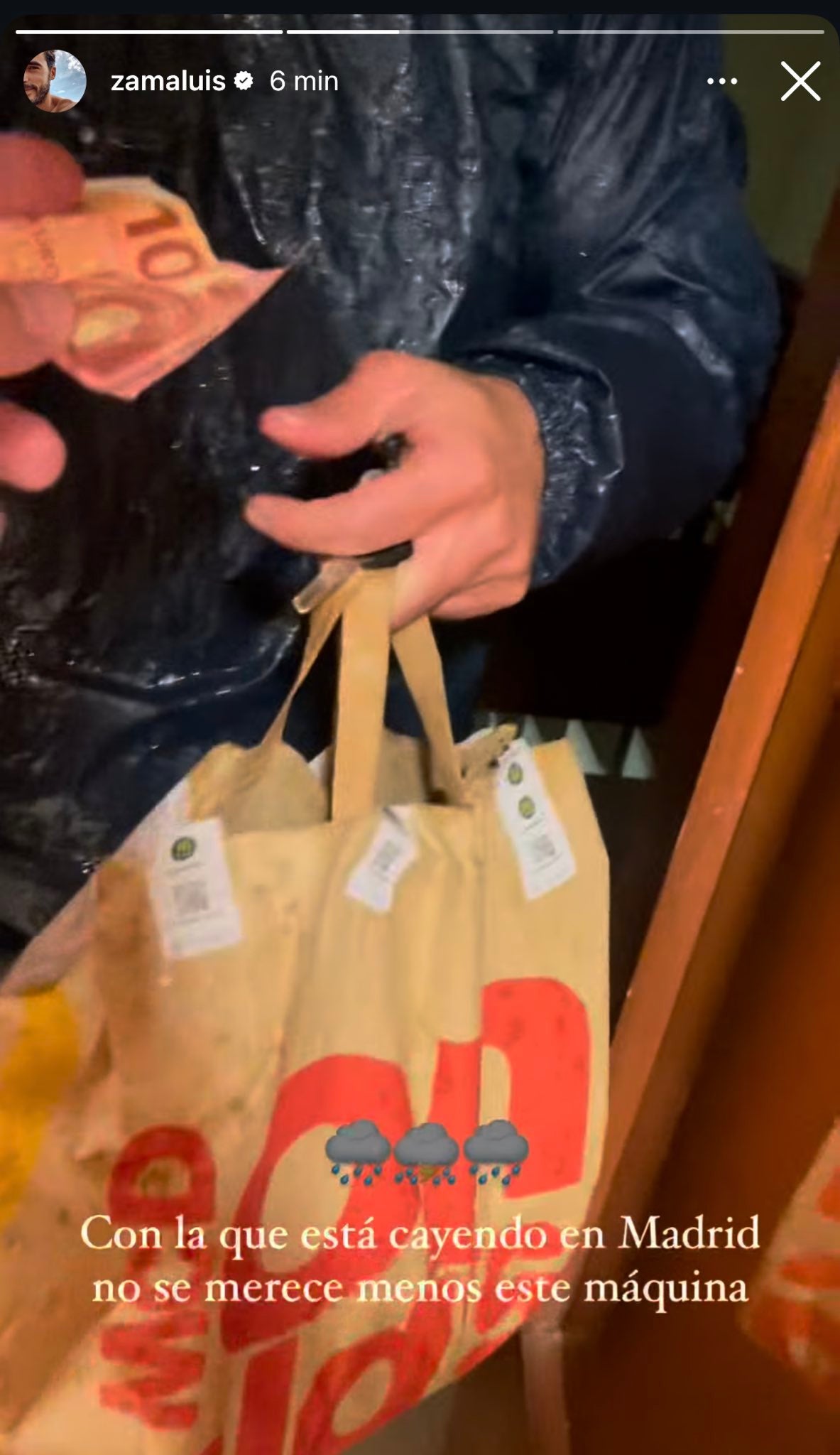 Aluvión de críticas a Luis Zamalloa, marido de Marta Pombo, tras su vídeo a un 'rider' empapado Aluvión de críticas a Luis Zamalloa, marido de Marta Pombo, tras su vídeo a un 'rider' empapado