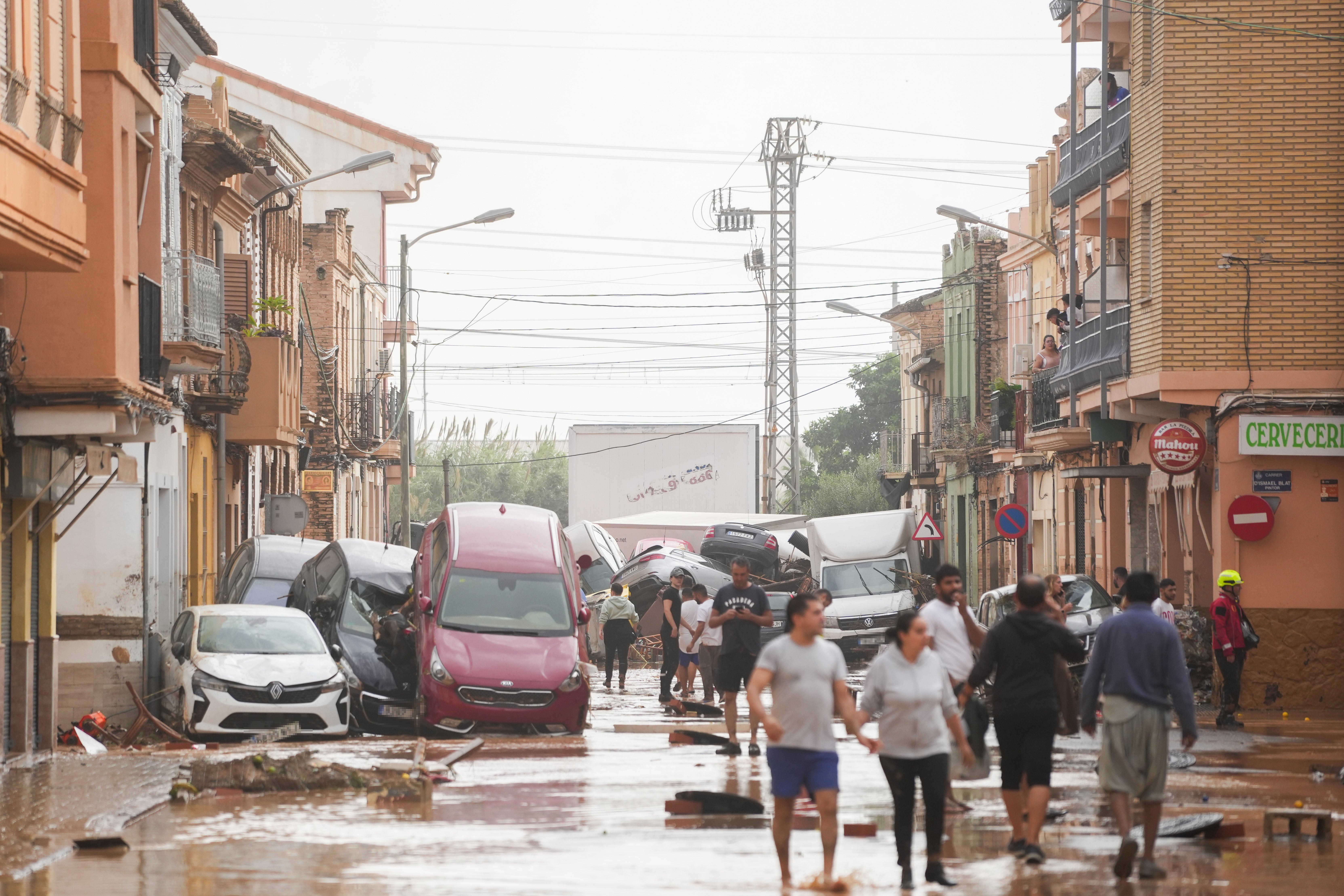 Telefónica, MasOrange, Vodafone y Digi se vuelcan para normalizar su servicio en zonas afectadas por la DANA Telefónica, MasOrange, Vodafone y Digi se vuelcan para normalizar su servicio en zonas afectadas por la DANA