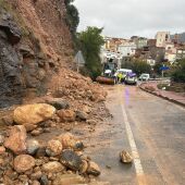 El temporal obliga a suspender el los tres entre Castellón y Valencia y desborada el Mijares en Montanejos