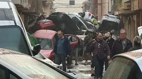 La tienda de Ikea en Alfafar se emplea como refugio para más de 700 personas afectadas por la DANA La tienda de Ikea en Alfafar se emplea como refugio para más de 700 personas afectadas por la DANA