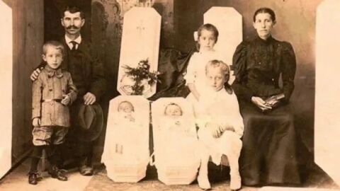 Familia con sus dos hijos muertos