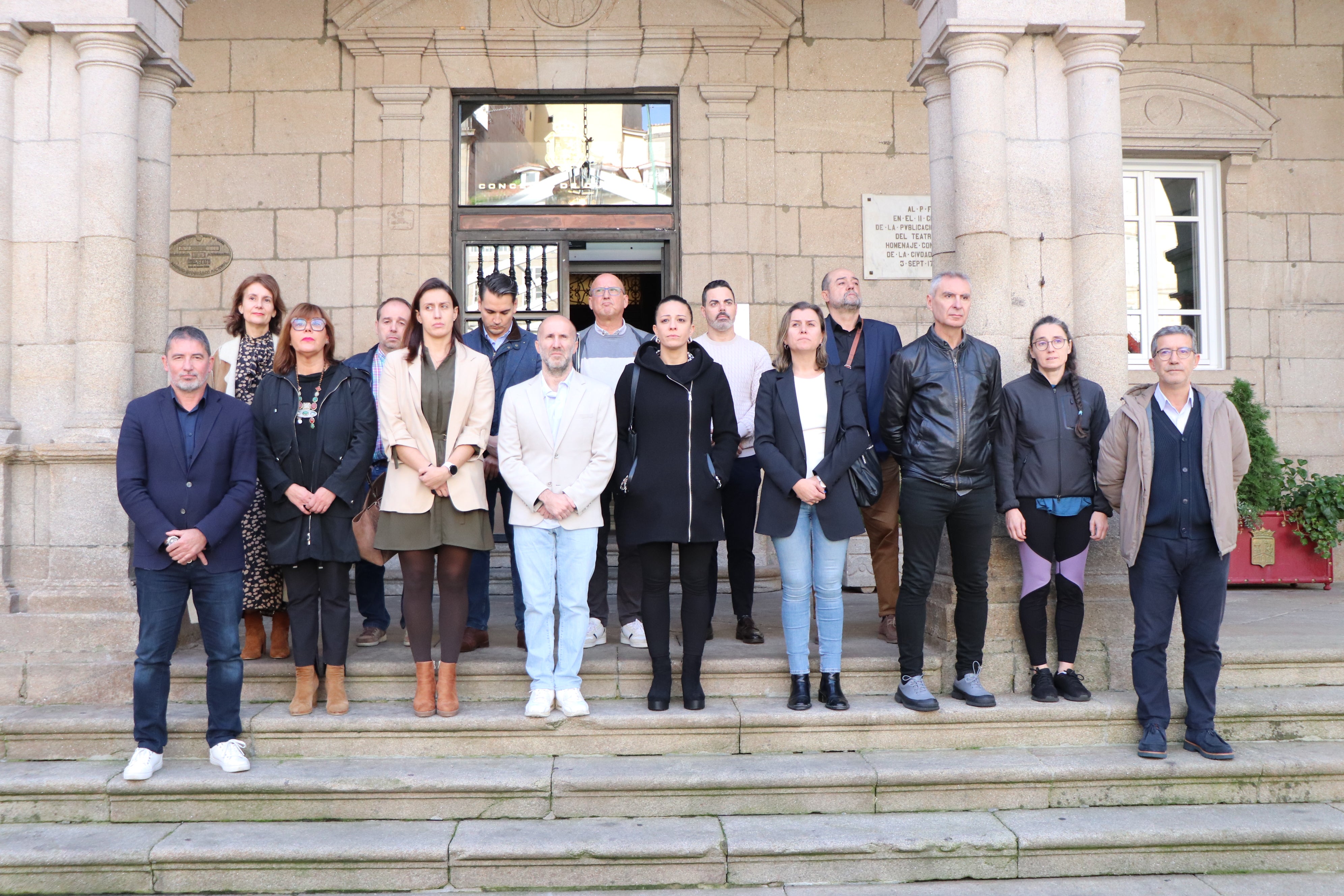 Minuto de silencio e aplausos para respaldar dende Ourense aos afectados pola Dana Minuto de silencio e aplausos para respaldar dende Ourense aos afectados pola Dana