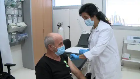 El SES prevé comenzar a vacunar de gripe y covid por las tardes sin cita antes del 15 de noviembre El SES prevé comenzar a vacunar de gripe y covid por las tardes sin cita antes del 15 de noviembre