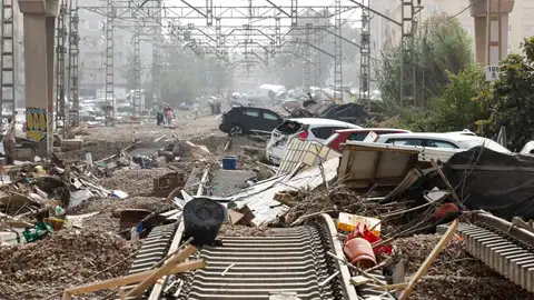 Aspecto de una de las zonas devastadas por las intensas lluvias ocasionadas por la dana, este miércoles en Valencia. Aspecto de una de las zonas devastadas por las intensas lluvias ocasionadas por la dana, este miércoles en Valencia.