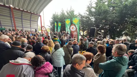 Actos oficiales en el Certamen del Gamonéu, en Benia de Onís Actos oficiales en el Certamen del Gamonéu, en Benia de Onís