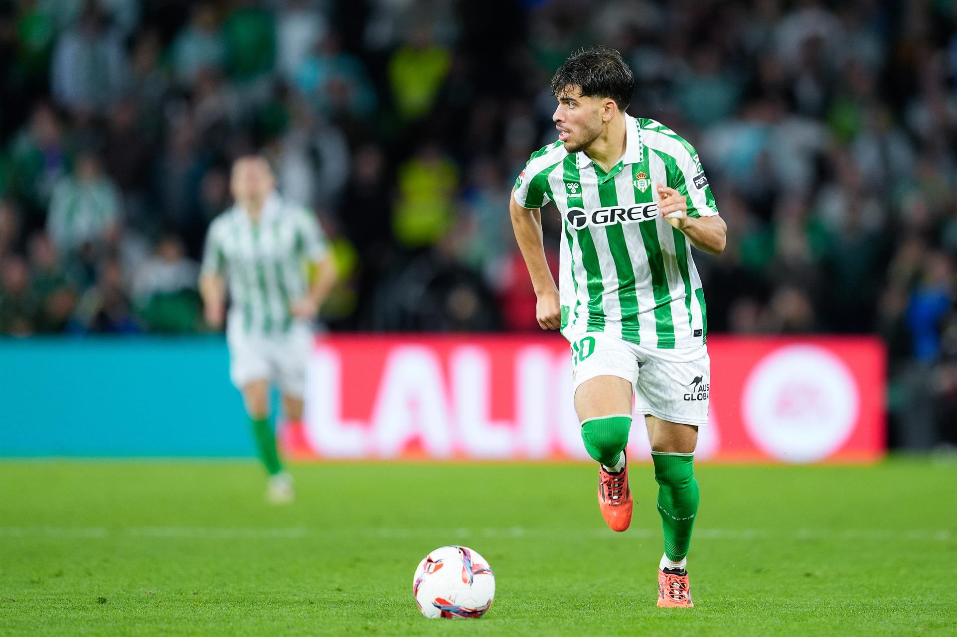 El Betis amplía un año más el contrato de Abde: hasta 2029 El Betis amplía un año más el contrato de Abde: hasta 2029