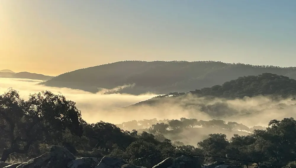 Una bella estampa de Hinojales al amanecer. Una bella estampa de Hinojales al amanecer.