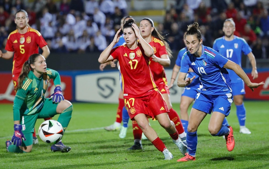 Una España sin pegada vuelve a sumar otro empate Una España sin pegada vuelve a sumar otro empate