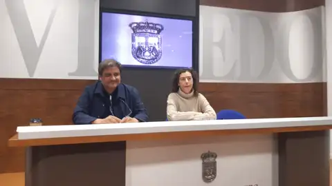 Alejandro Suárez y Cristina Pontón, concejales de IU-Convocatoria por Oviedo Alejandro Suárez y Cristina Pontón, concejales de IU-Convocatoria por Oviedo
