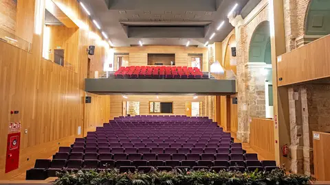 El centro de artes Escénicas Jorge Manrique de Paredes de Nava acoge 16.000 espectadores en su primer año de andadura .