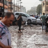 arias personas realizan labores de limpieza tras el paso de la DANA por el barrio de La Torre de Valencia, a 30 de octubre de 2024, en Valencia, Comunidad Valenciana (España). arias personas realizan labores de limpieza tras el paso de la DANA por el barrio de La Torre de Valencia, a 30 de octubre de 2024, en Valencia, Comunidad Valenciana (España).