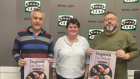 Cristóbal Llorens, edil de comercio de La Nucía, y Pere Llinares, coordinador de La Nucía Gastronómica. Cristóbal Llorens, edil de comercio de La Nucía, y Pere Llinares, coordinador de La Nucía Gastronómica.