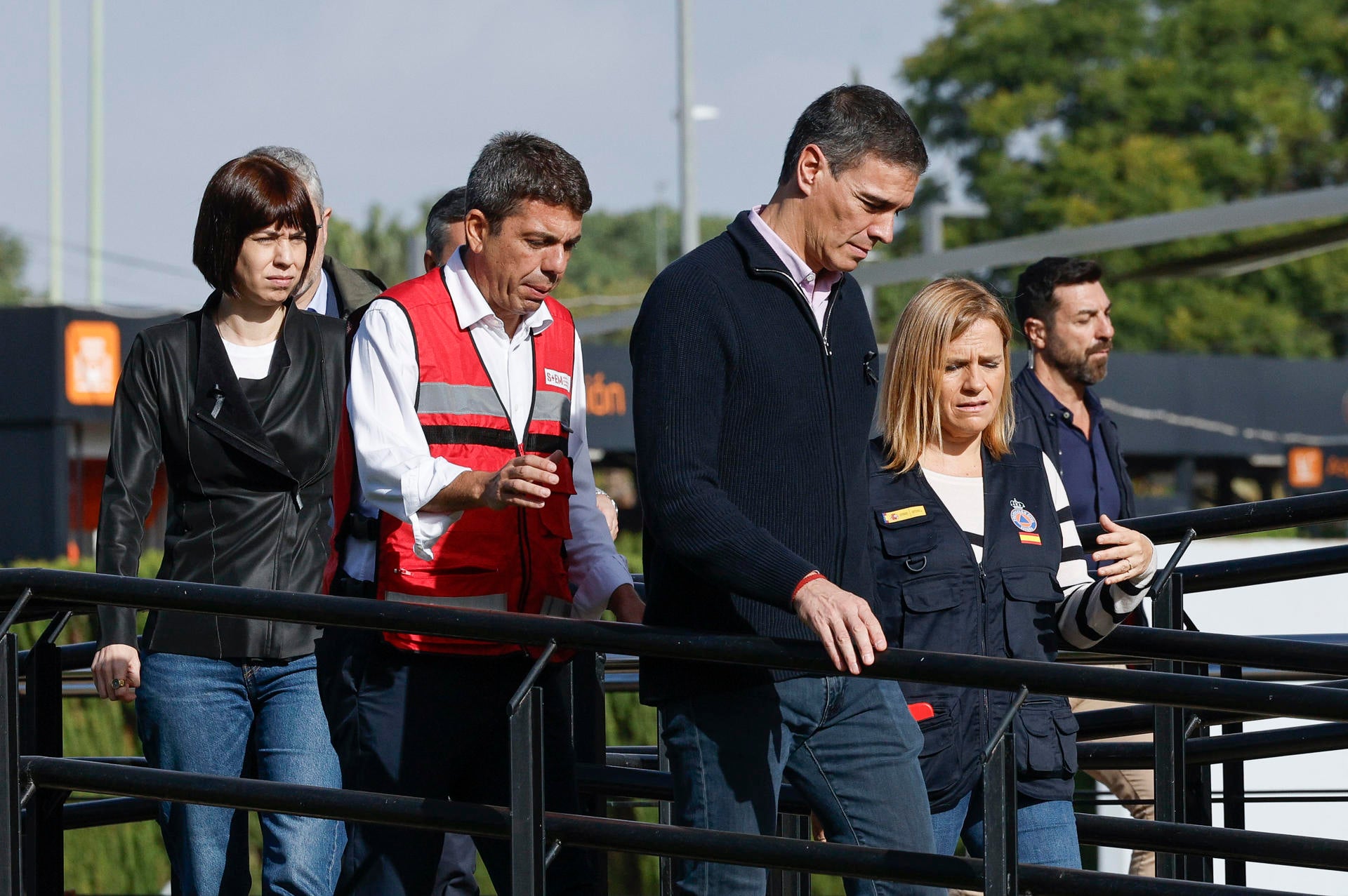Sánchez promete colaboración "por tierra, mar y aire" con Valencia y avisa de que la DANA continúa: "No salgan" Sánchez promete colaboración "por tierra, mar y aire" con Valencia y avisa de que la DANA continúa: "No salgan"