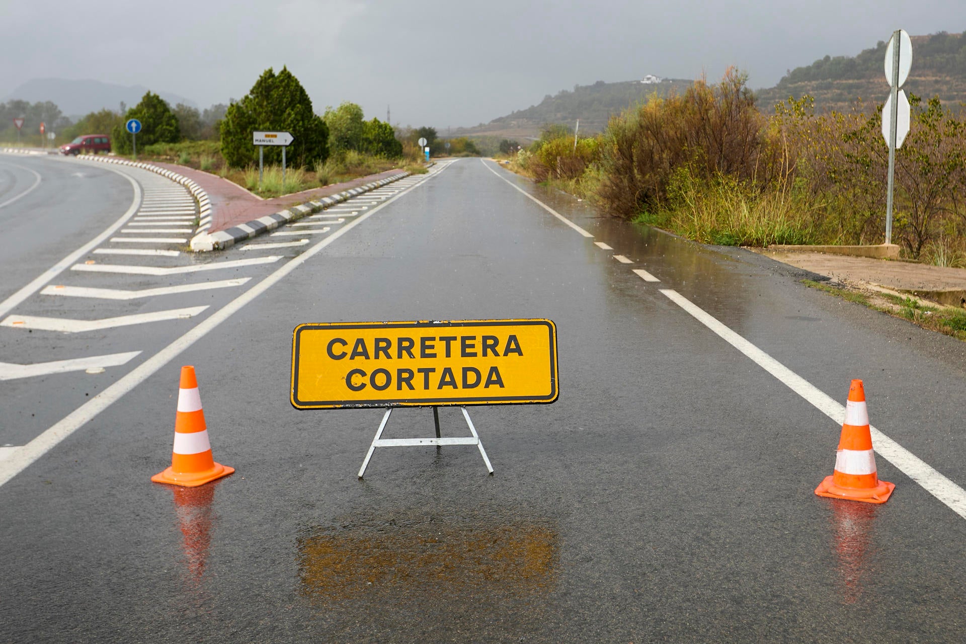 La DGT pide no viajar a Valencia durante el puente: estas son todas las carreteras afectadas por la DANA La DGT pide no viajar a Valencia durante el puente: estas son todas las carreteras afectadas por la DANA