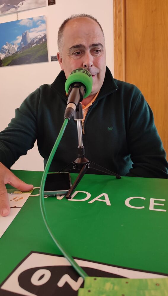 Julio Fernández, no pudo contener la emoción al escuchar a su padre.