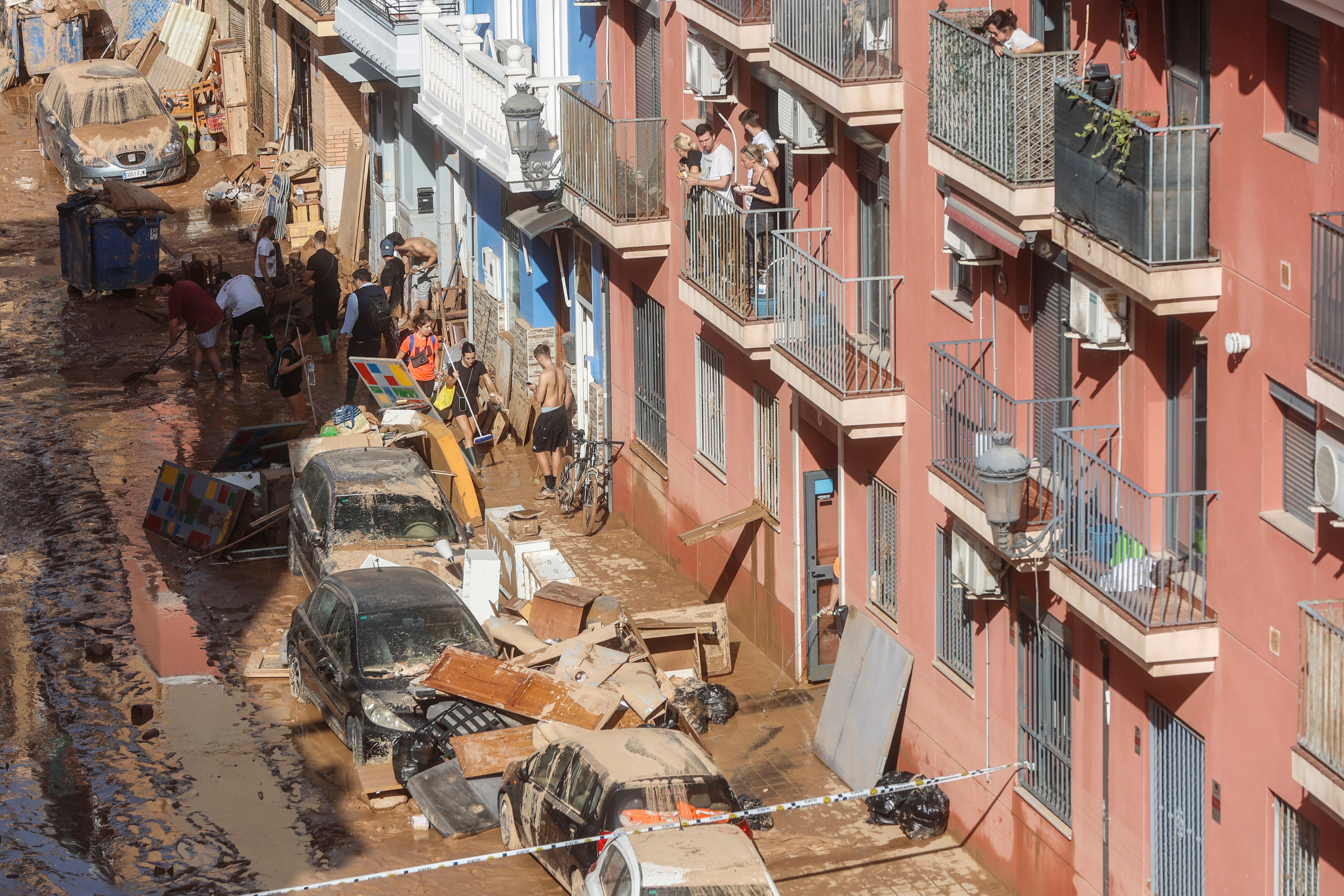 Valencia valora cortar el agua esta madrugada para almacenarla y transferirla a las zonas necesitadas Valencia valora cortar el agua esta madrugada para almacenarla y transferirla a las zonas necesitadas
