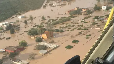 Vista aérea de las zonas inundadas por la DANA desde un helicóptero del 112 Las impactantes imágenes de un satélite que muestran el antes y el después del paso de la DANA por Valencia