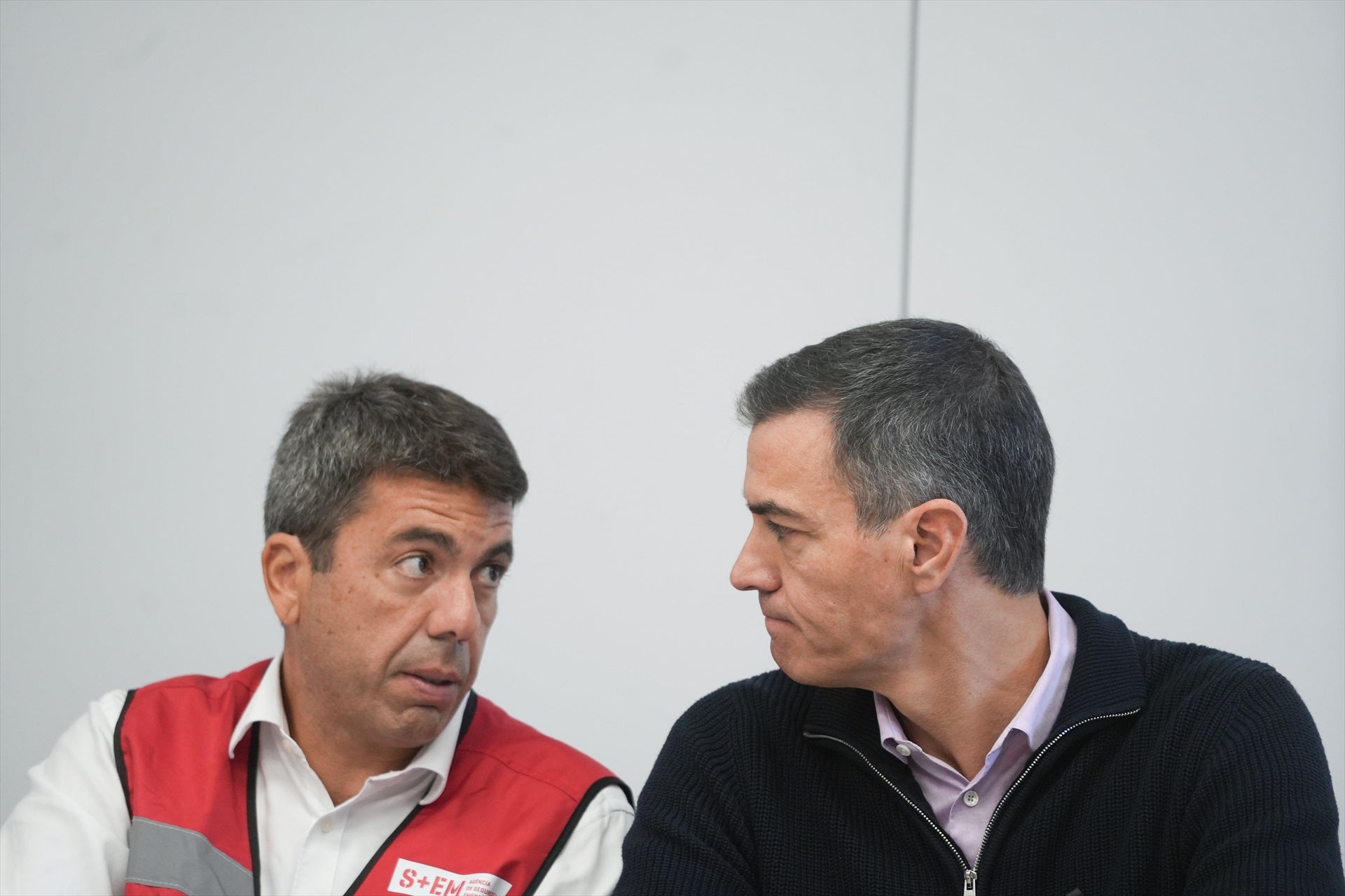 Mazón agradece a Sánchez su "cercanía" y "coordinación" después de que Feijóo afeara al Gobierno su falta de colaboración Mazón agradece a Sánchez su "cercanía" y "coordinación" después de que Feijóo afeara al Gobierno su falta de colaboración