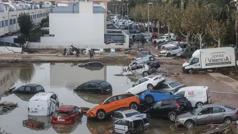 Cómo salir de un coche en una riada: los pasos a seguir Cómo salir de un coche en una riada: los pasos a seguir