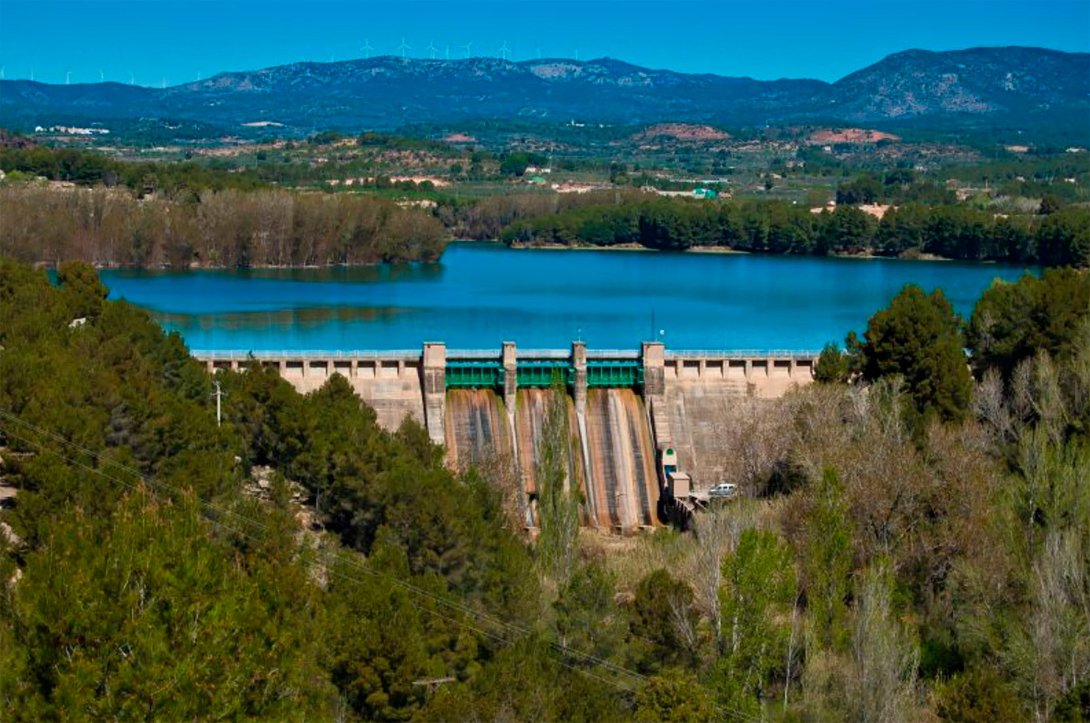 La Confederación Hidrográfica del Júcar hace desembalse "técnico" del pantano de El Regajo La Confederación Hidrográfica del Júcar hace desembalse "técnico" del pantano de El Regajo