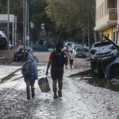 ¿Llegó tarde la alerta móvil de la DANA? El vídeo de una vecina muestra su calle inundada antes del envío
