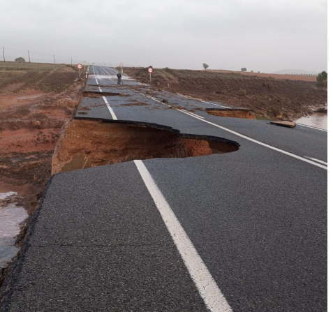 Graves daños en las carreteras que conectan Cuenca con el interior de Valencia Graves daños en las carreteras que conectan Cuenca con el interior de Valencia