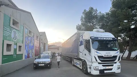 Camión con ayuda a Valencia Camión con ayuda a Valencia