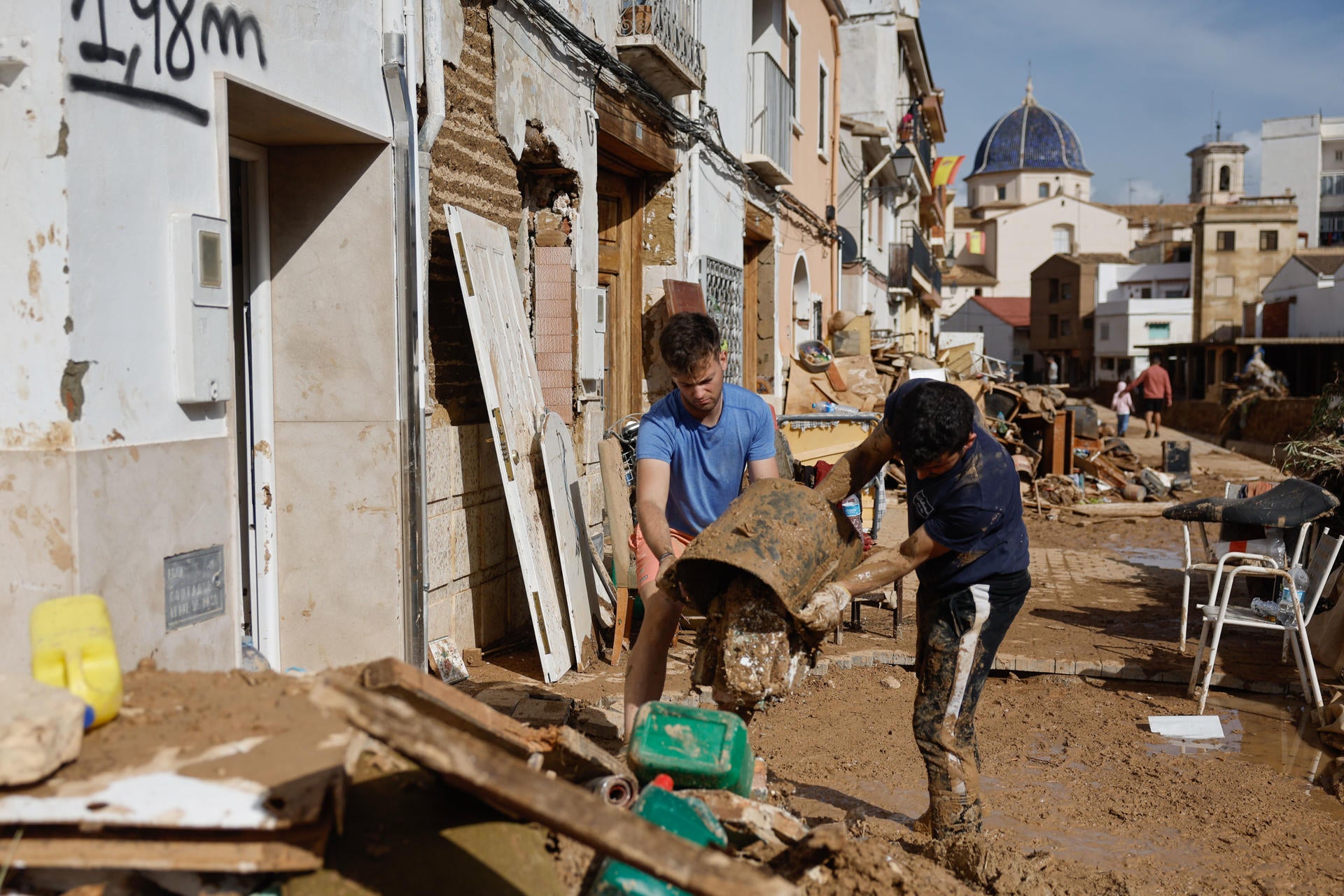 El testimonio de Marta Peiró durante la Dana: "Estuve casi un día entero sin saber de mis padres" El testimonio de Marta Peiró durante la Dana: "Estuve casi un día entero sin saber de mis padres"