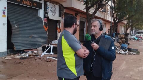 Vecino de la zona afectada por la DANA hablando con Carlos Alsina