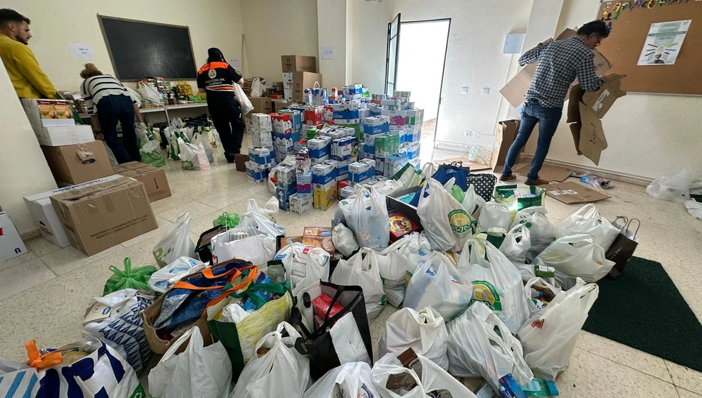 Centenares de bolsas y paquetes Centenares de bolsas y paquetes