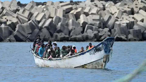 Imagen de un cayuco rescatado hace unos días en la isla de El Hierro Imagen de un cayuco rescatado hace unos días en la isla de El Hierro