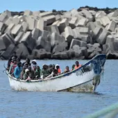 Imagen de un cayuco rescatado hace unos días en la isla de El Hierro Imagen de un cayuco rescatado hace unos días en la isla de El Hierro