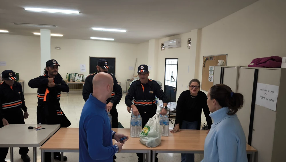 Entrega de artículos de primera necesidad Entrega de artículos de primera necesidad