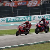 Pecco Bagnaia y Jorge Martín durante el GP de Malasia